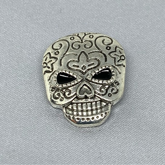 Decorated Skull - Sugar Skull - Day of the Dead - Snap Button Charm - 18mm/20mm - Picture 1 of 2